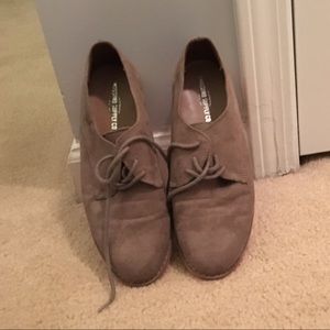 Women’s size 7 shoes